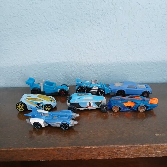 Hot Wheels Mattel Lot 36 Cars w/ Carrying Case Holds 100 Cars - Picture 16 of 16